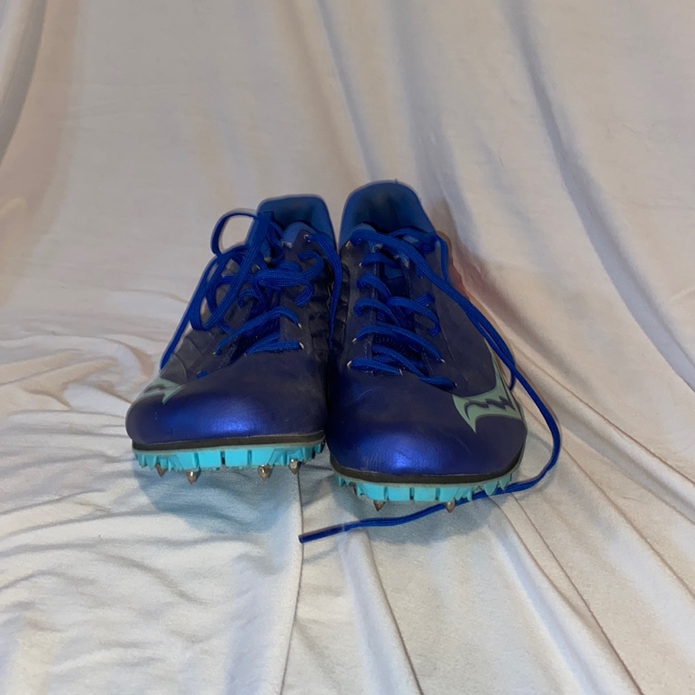 woman’s track sprinting spikes